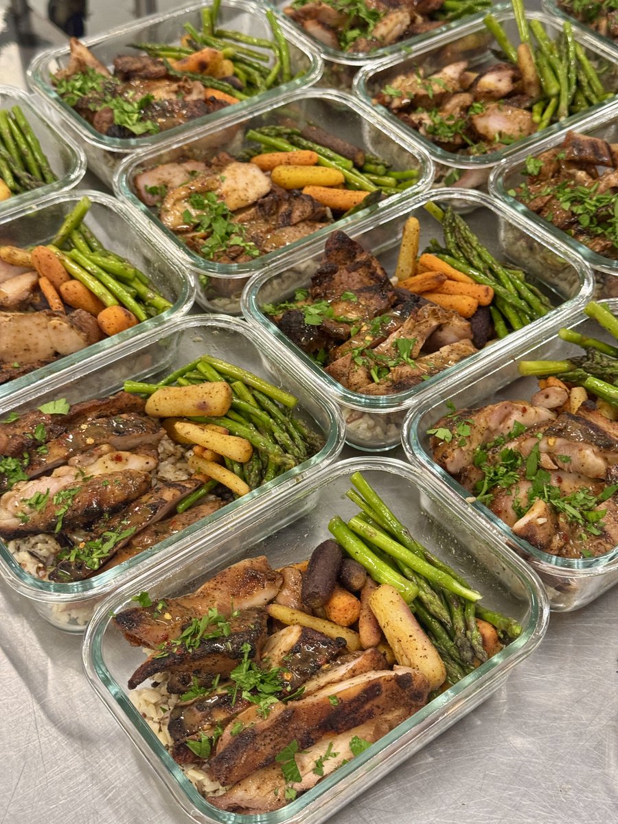 havnclub's tweet photo. The only exclusive private chef service has just arrived.

High protein (60g+), organic, locally made, seed oil free, and delivered in glass containers. 

Orders via text-based concierge.  

Join the club: https://t.co/7pcBcT0R93 https://t.co/7F7SfKriLL