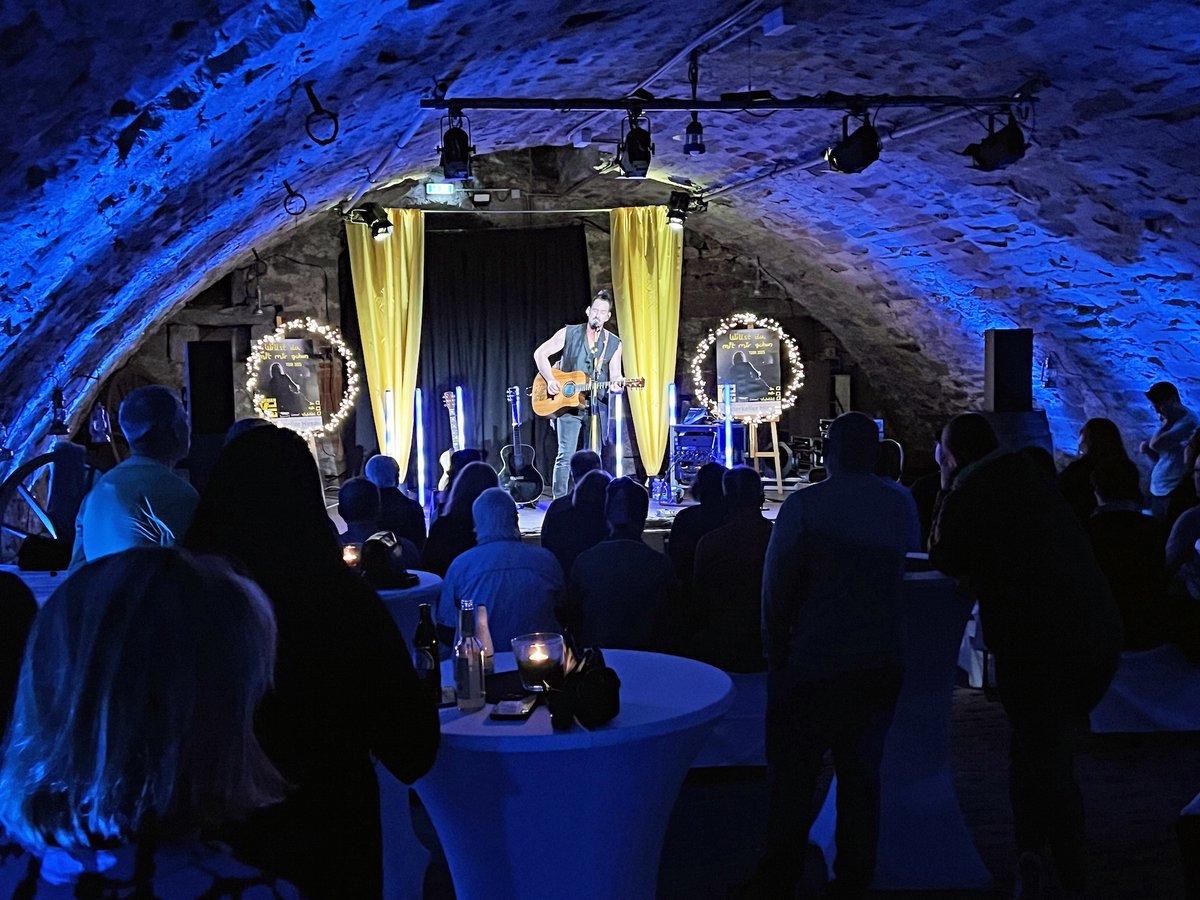 combiful's tweet image. TOP Konzert von Norman Keil im Klosterkeller Calw-Hirsau!
newsline.combiful.com/ein-abend-voll…
#normankeil #combiful