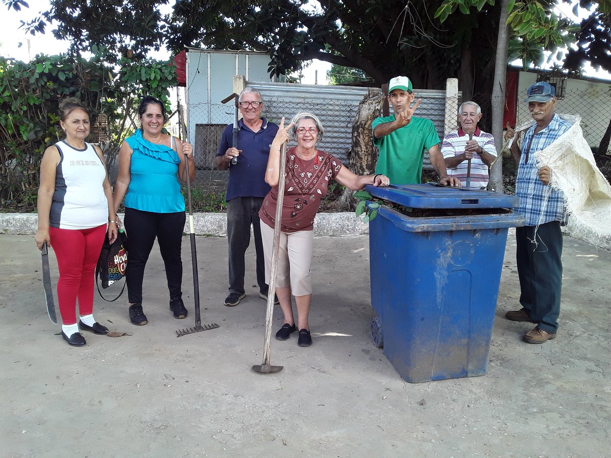 BautaPoder's tweet image. 💪🇨🇺❤️Trabajadores de la Asamblea Municipal del #PoderPopular de #Bauta en trabajo voluntario el pasado sábado. Embelleciendo para celebrar. 
#UnidosXCuba #100AñosConFidel #15AñosArtemisa #GobiernoMunicipal @GobiernoArt