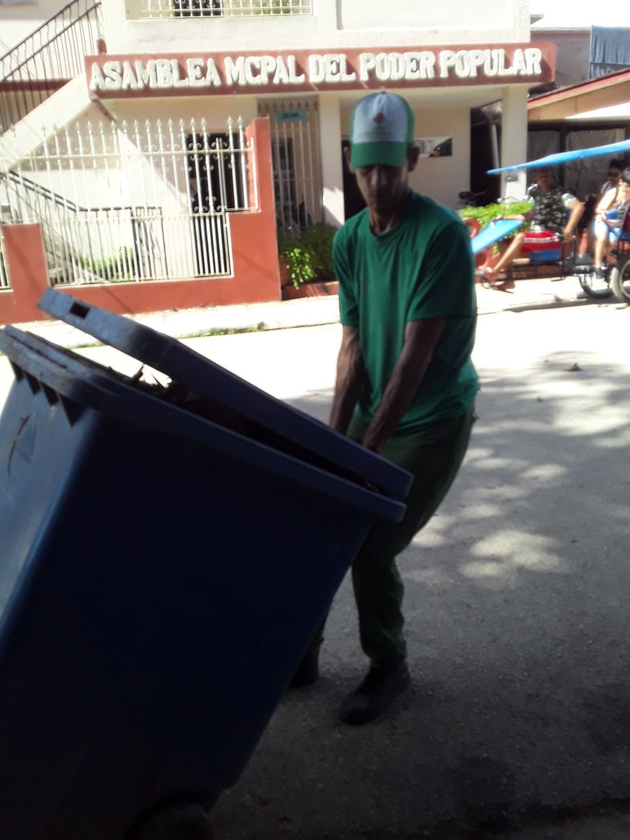 BautaPoder's tweet image. 💪🇨🇺❤️Trabajadores de la Asamblea Municipal del #PoderPopular de #Bauta en trabajo voluntario el pasado sábado. Embelleciendo para celebrar. 
#UnidosXCuba #100AñosConFidel #15AñosArtemisa #GobiernoMunicipal @GobiernoArt