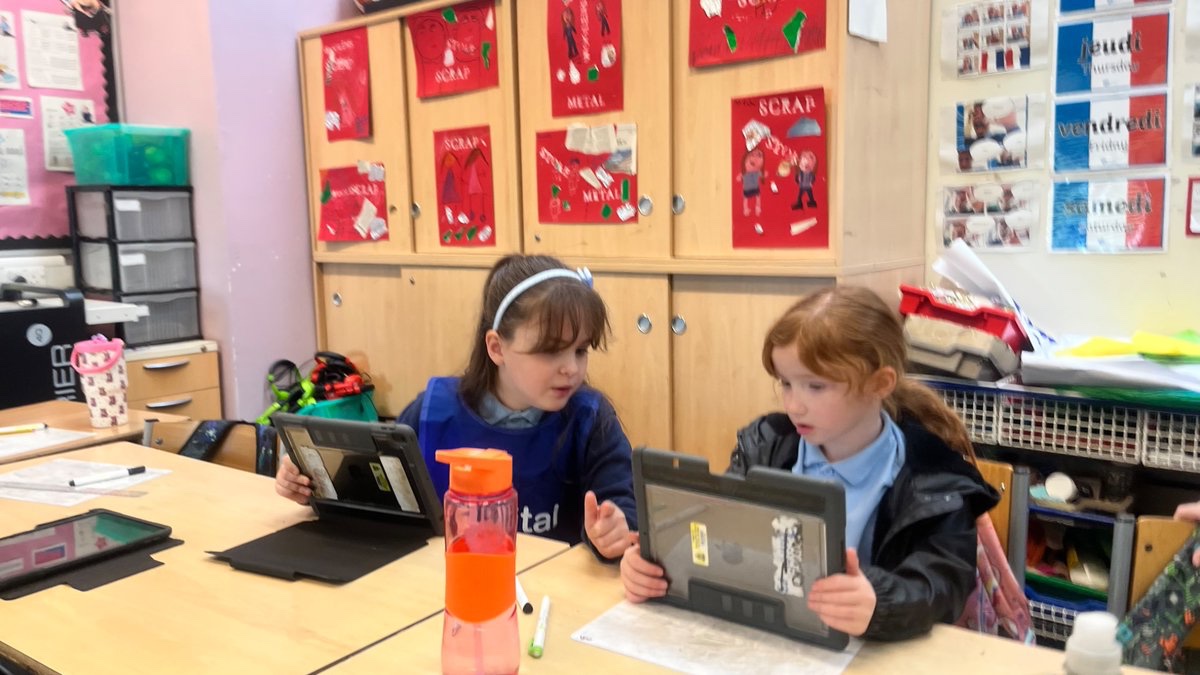 StBernardsPS's tweet image. 🥕💻 P2 & P3 Coding lunchtime club had a blast harvesting veggies in @codeorg 🌾 using directions, instructions & loop blocks to code. Fabulous leadership from our #DigitalPAT! 👏 #EUCodeWeek @CodeWeekEU @DL_for_All