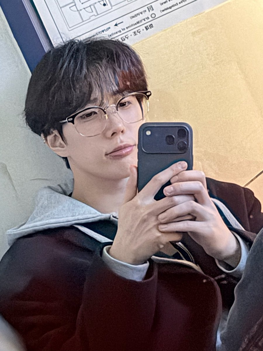 jongwoo central 🌙 tweet media