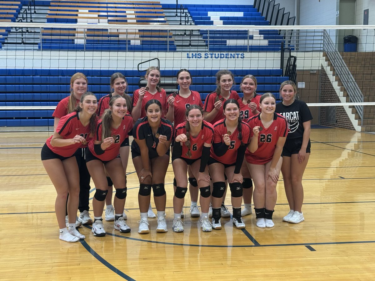 HansenDarc10704's tweet photo. It’s Regional game day!! Good luck Lady Cats🖤❤️🖤❤️ https://t.co/G7Pf2GA8Fn