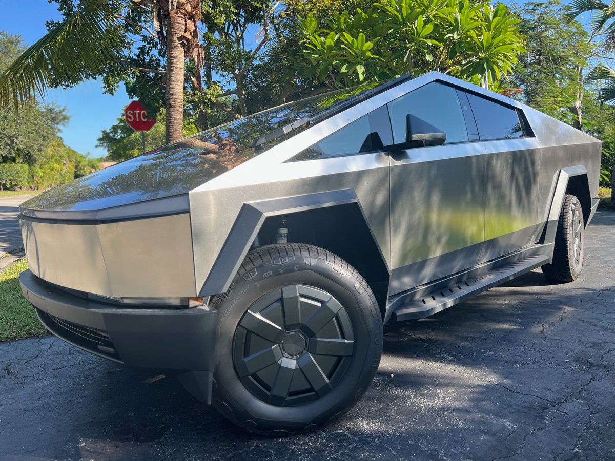 Yesterday, my <a href="/tesplusofficial/">TESPLUS</a> running boards went to a great new home. I installed them on the Cybertruck of <a href="/Filasophical/">Salif Cybertruck or Bust ⚡️🔋🚀</a> as they no longer fit my truck since I installed <a href="/Tesla/">Tesla</a>'s rock sliders and battery armor.

I truly miss the convenience of the side step and hope to install