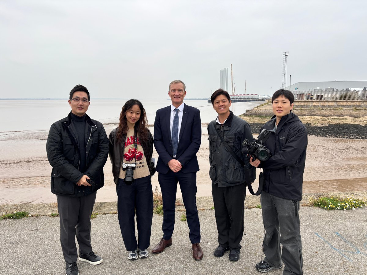 MMCPRComms's tweet image. We helped coordinate an interview with South Korean TV network JTBC, featuring @HumberFreeport CEO Simon Green on the Humber Estuary.

A great opportunity to highlight the region’s leading role in the UK’s offshore wind industry.

#MediaRelations #PR