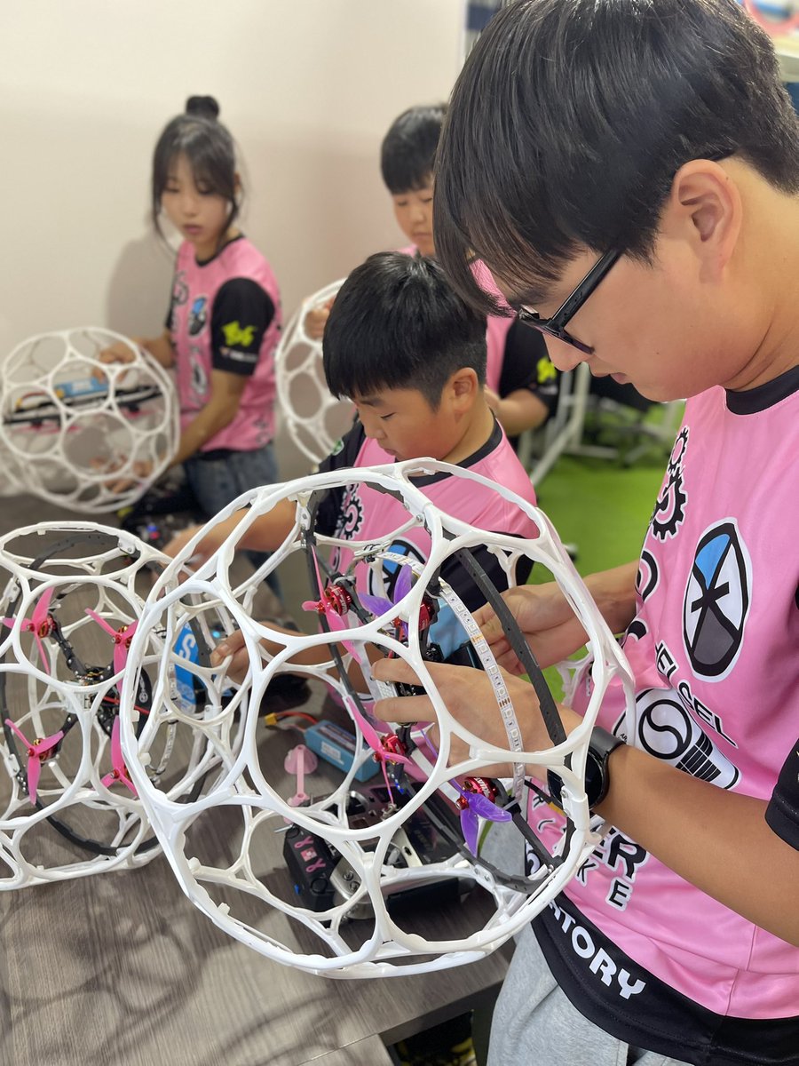 PYC_BRP's tweet image. 釜山🇰🇷PYCアミングＧがJDLに参戦、見事オープン優勝🏆
翌日はPYCでF9Aサッカー練習、とにかくかわいすぎる。
#pyc#JDL#fpv#fua#釜山