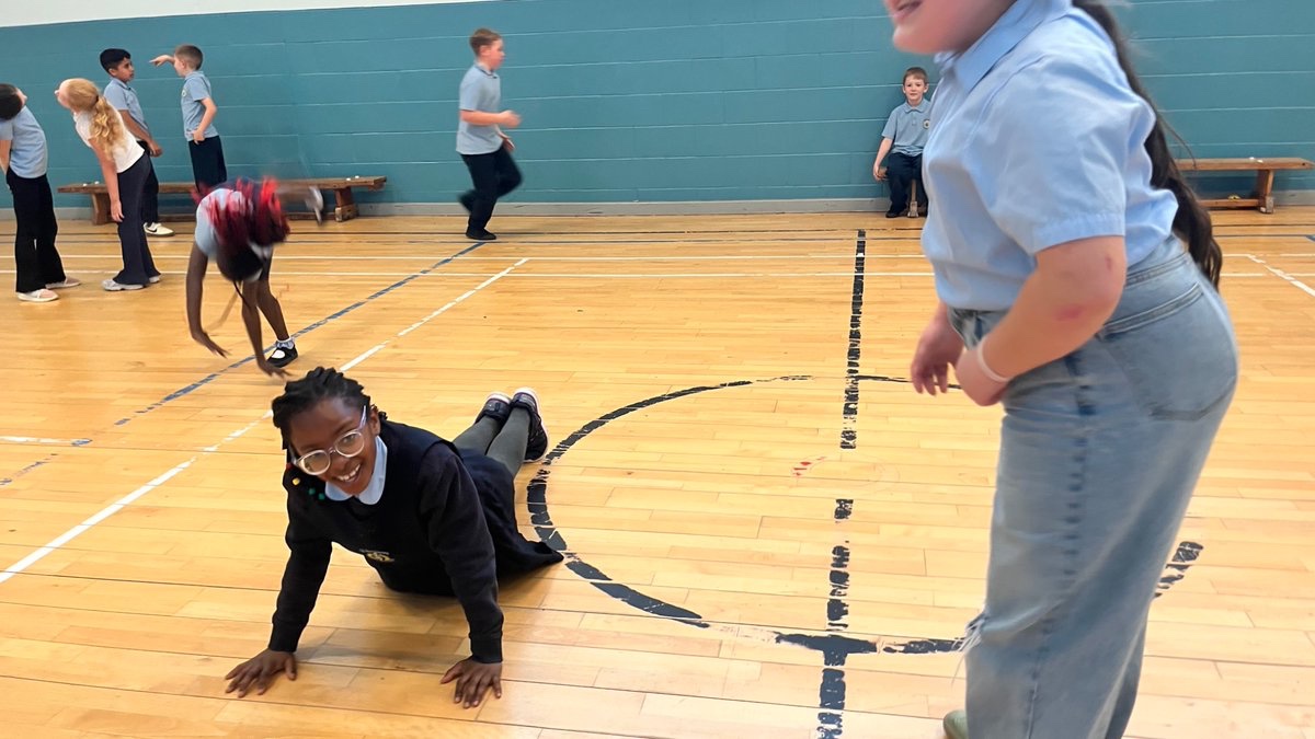StBernardsPS's tweet image. 🤖🏃♂️ P4b took coding off the screen today with some Unplugged Coding in PE!
Coders created sequences of moves and gave precise instructions for their partners to follow- great fun with lots of  teamwork! 🎯💪
#EUCodeWeek @CodeWeekEU @DL_for_All