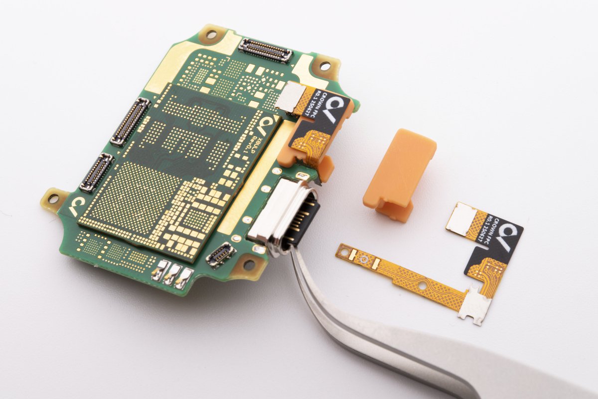 QVHenkel's tweet image. Assembling the digital crown FPC for the open-source smartwatch. The whole assembly is only 9mm wide 🧐