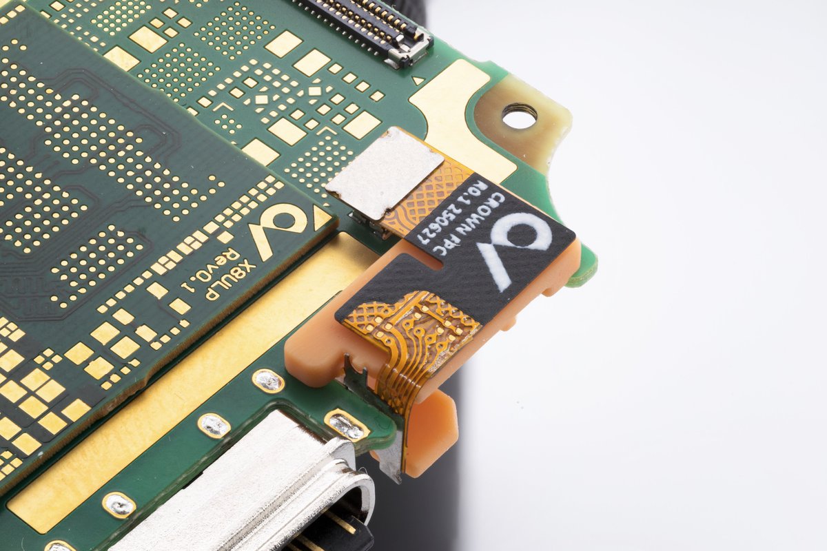 QVHenkel's tweet image. Assembling the digital crown FPC for the open-source smartwatch. The whole assembly is only 9mm wide 🧐