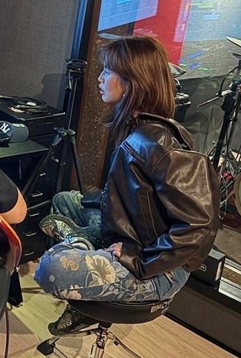 HELLO? SO POGI?!?!