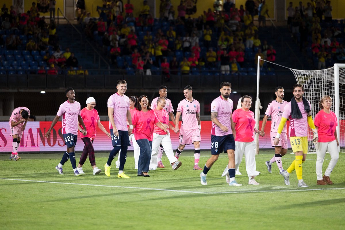 🩷 Las protagonistas del partido. Ellas representan cada historia de lucha, esperanza y fortaleza. 

¡Con ustedes, hoy, mañana y siempre! 🫂 
<a href="/ContraCancerLPA/">Asociación Española Contra el Cáncer Las Palmas</a> 💕 <a href="/accmyg/">Asociación Canaria Cáncer Mama y Ginecológico</a> 

#LasPalmasEibar #TúDecides #EstáEnTusManos 
#LaUniónHaceLasPalmas #SeremosMásUnión <a href="/UDLP_Fundacion/">UDLP Fundación</a>