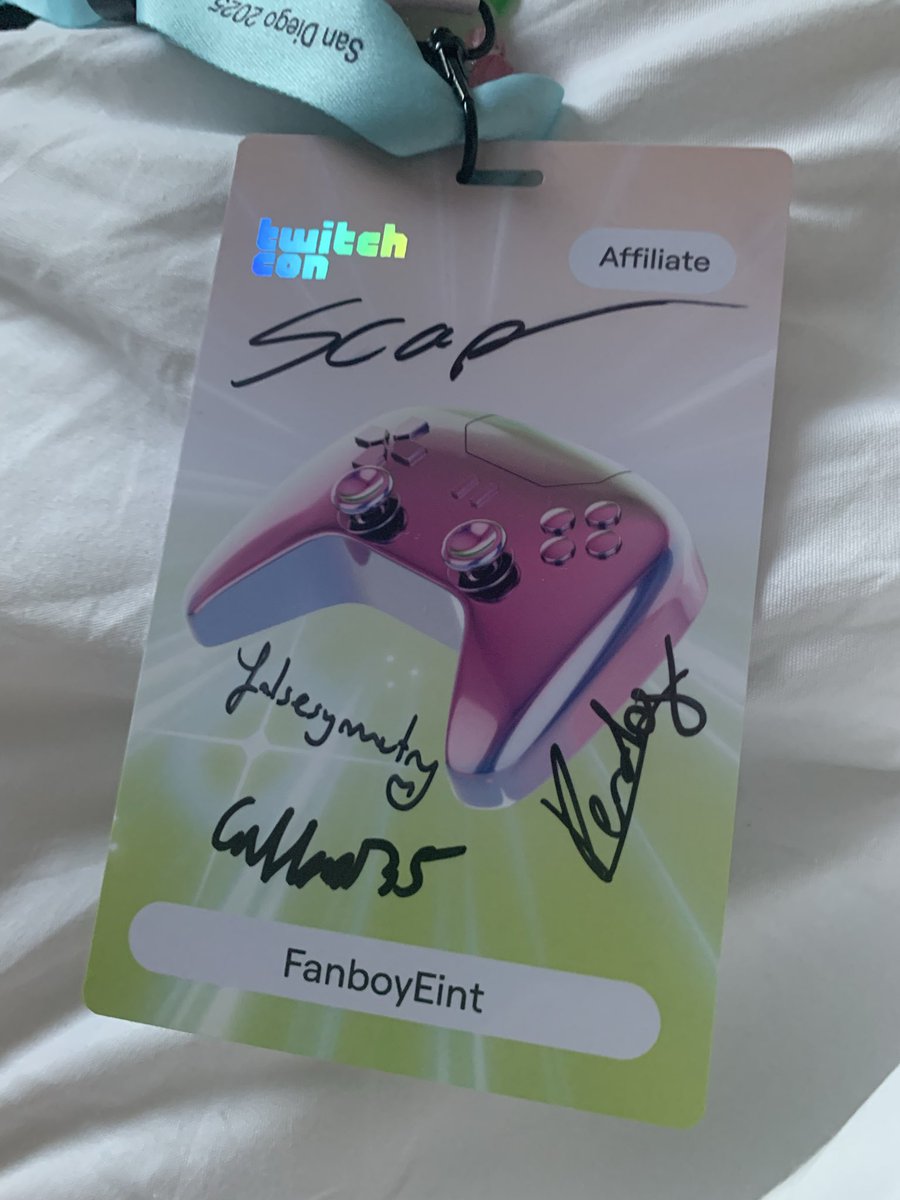 Twitchcon San Diego was genuinely unforgettable.

Thank you to all the amazing content creators I got to meet!! I was so happy at the meet &amp; greets i almost sobbed--

and MASSIVE THANKS to my AMAZING GROUP! &lt;3 you definitely made the trip worth it.

anyways, peep the haul!!