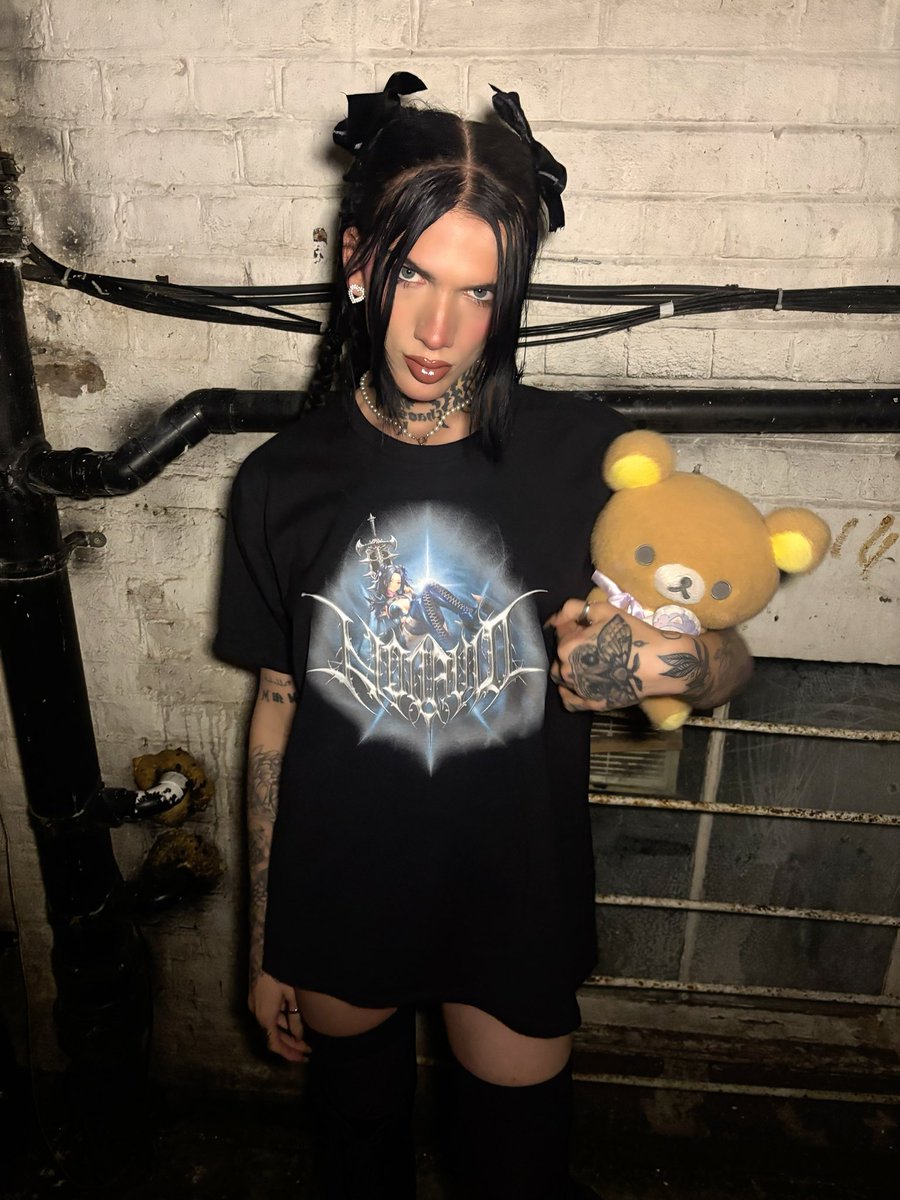 tintininside's tweet photo. BUY MY MERCH + FUND TRANS HEALTHCARE💕⚧️🏳️‍⚧️ v excited to share that the wait is over as the official diva doll tee is finally here!! all proceeds will go directly towards my ffs fee - click the link in my (insta) bio to purchase now 💖 #merch https://t.co/uOpdv4ZMKG