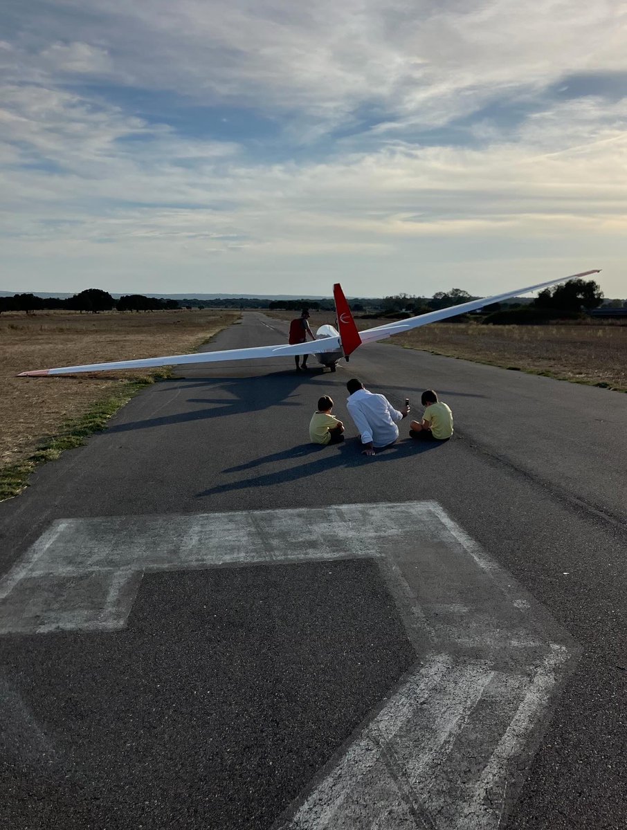 crashbash's tweet image. Счастливые дети! Официальное обучение на SPL стартует  с 14 лет, а до этого можно летать с инструктором и через него впитывать и навыки управления и радость от полёта