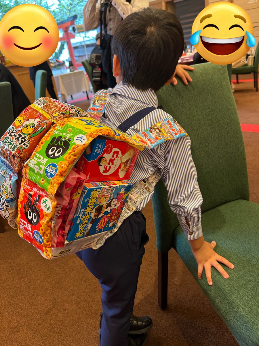 Maverickhero221's tweet photo. 昨日は親戚の結婚式ー！
うちの子も乾杯の挨拶しっかり言えてお菓子のランドセルもらって喜んでた😂　
楽しかったー！良い式でした！ https://t.co/8dhlHt0xDH