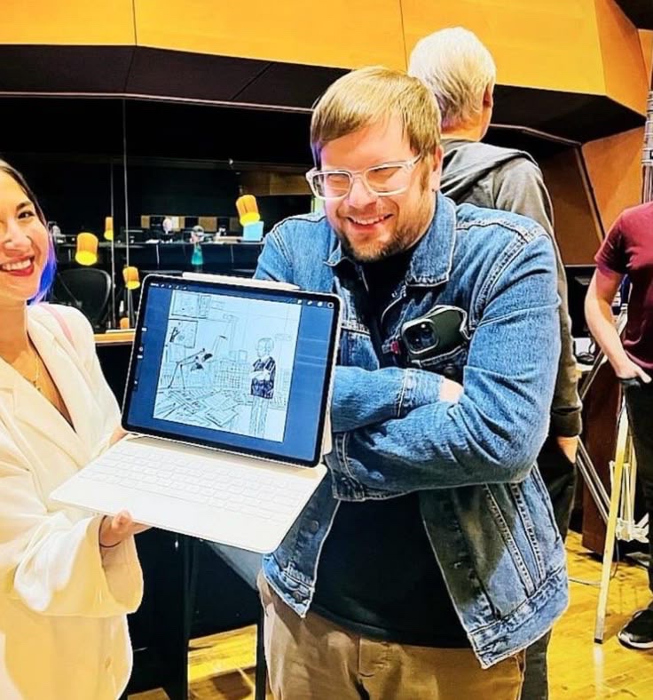 hes so adorable its not fair HIS PHONE IN HIS CHEST POCKET 😭😭