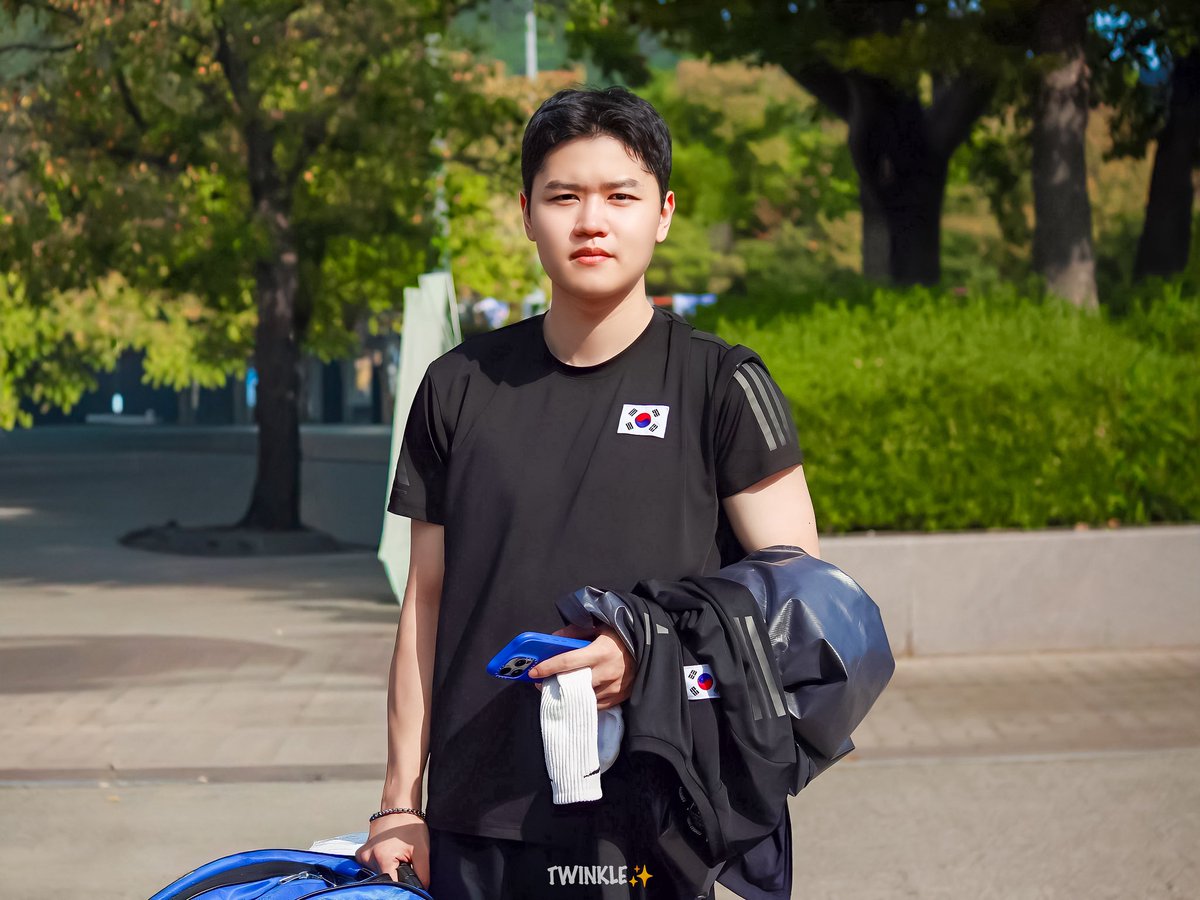 twinkle_100609's tweet image. 퇴근(?)하는 재워니 붙잡고 한컷!
.
.
2025.09.27 제106회 전국체육대회
.
.
#김재원 #국군체육부대 #상무 #펜싱 #사브르 #펜싱선수 #sports #fencing #sabre #player