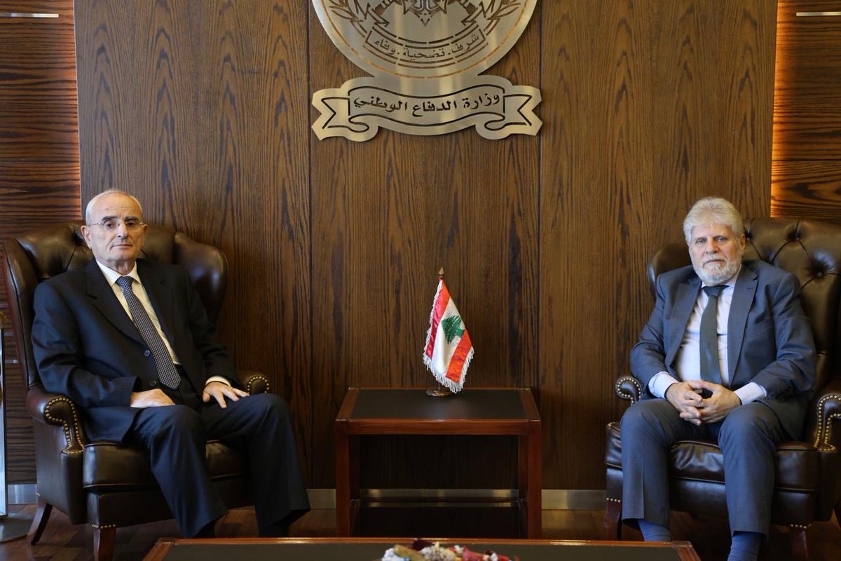 استقبل وزير الدفاع الوطني اللواء ميشال منسى في مكتبه في اليرزة اليوم النائب اللواء أشرف ريفي، وتم خلال اللقاء التداول في الأوضاع العامة والتطورات الأمنية في البلاد.
كما استقبل اللواء منسى النائب السابق سامر سعادة، وتناول البحث الشؤون الوطنية الراهنة ودور المؤسسة العسكرية في حفظ