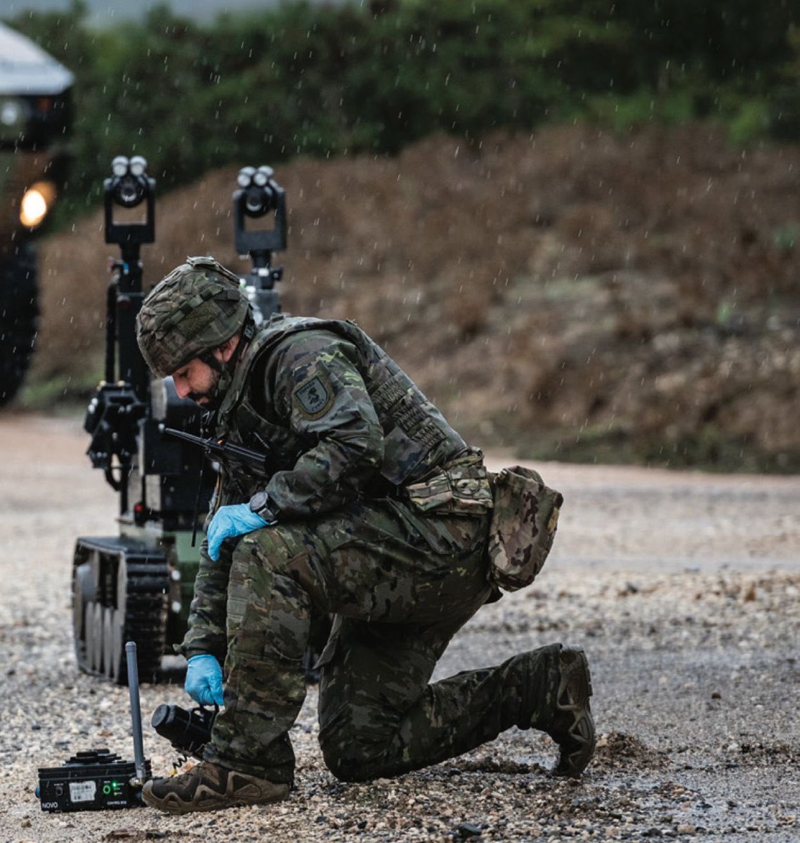 KShevchenkoReal's tweet image. War and peace today are defined by #DefenseTech and economic power. Just look at the numbers:
✅ The U.S. spends nearly $1T (3.5% of GDP) on defense — more than Turkey, Russia, China, India &amp;amp; Pakistan combined.
✅ China: $314B (1.7% GDP), fusing civil and military tech to fuel…