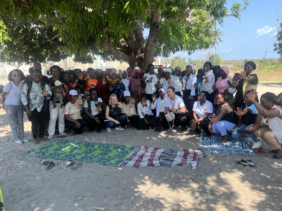 UNFPAMocambique's tweet image. 💬 “Quando trabalhamos juntos, conseguimos mudar vidas.” — João, 22

🤝 Jovens estão a aplicar competências, liderar e mobilizar comunidades em Nampula. Parcerias fortes constroem futuros com mais oportunidades.

#Juventude #Parcerias #Empoderamento #MinhaDecisãoMeuFuturo