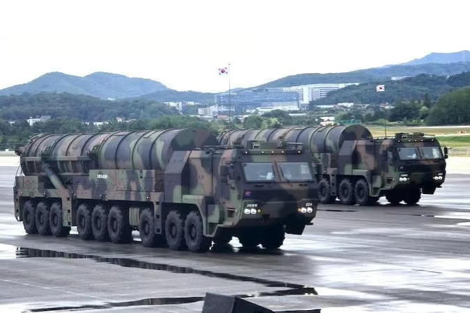 🇰🇷Güney Kore, artan bölgesel tehditler karşısında caydırıcılığını güçlendirmek amacıyla geliştirdiği Hyunmoo-5 balistik füzesini 2025 yılı sonuna kadar envantere almayı planlıyor.