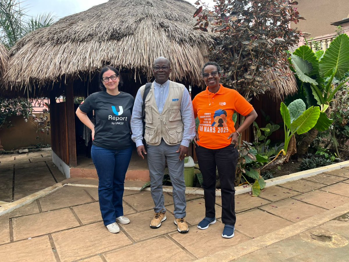 CongoUnfpa's tweet photo. Du 17 au 18 octobre, Mission conjointe @Aff_Sociales_CG - @CongoUnfpa - @UNICEFcongoBZV - @PamCongo à Mayéyé 🇨🇬 pour une réponse multiforme et renforcer la protection et inclusion des populations autochtones
✅Distribution de kits de dignité, kits alimentaires et jeux d’enfants https://t.co/Q0960xDfgl