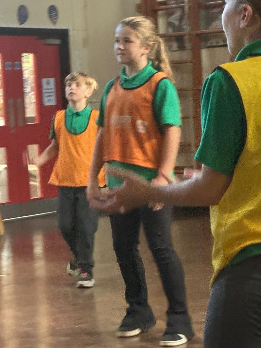 CefnCouncil's tweet image. 🎃 #StayOnSide Week 5 at Ysgol Cefn Mawr

🔸 9 bags collected over 7 hrs volunteered 💪
🔸 Learnt about Reflection &amp;amp; Gibbs’ Reflective Cycle 
🔸 Planned a future community project 🌱
🔸 Ended with a fun Handball match 🤾‍♀️

Amazing effort, team! 👏

Funded by @TNLComFundWales