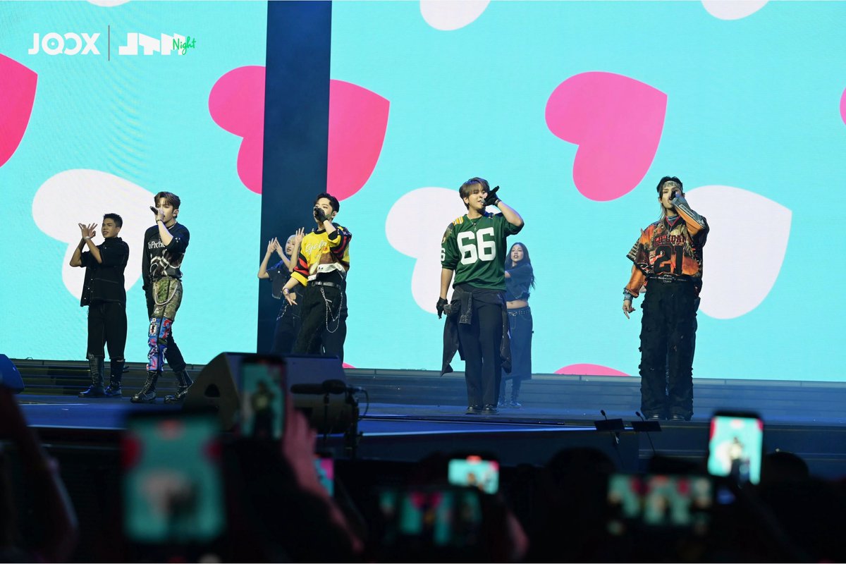 ขอบคุณ ANSON LO, EDAN LUI, JEREMY, KEUNG TO จากวง<a href="/MIRROR_weare/">MIRROR</a> ที่ได้นำโชว์"strawberry love""Sheesh" และ "day 0" มาถ่ายทอดการแสดงอย่างยอดเยี่ยม! Fan Beats, Stage Vibes | ปล่อยใจไปกับทุกจังหวะ ดื่มด่ำกับบรรยากาศสุดมันส์ พบกันครั้งหน้านะ! #JOOX #JOOXTOPMUSICNIGHT #JTMN #MIRRORweare