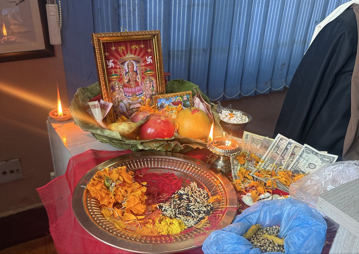 SPmass's tweet photo. अपिसमा पनि पुजा गरियो
हेप्पी दिवाली
तिहारको शुभकामना https://t.co/qfi91tUf2f