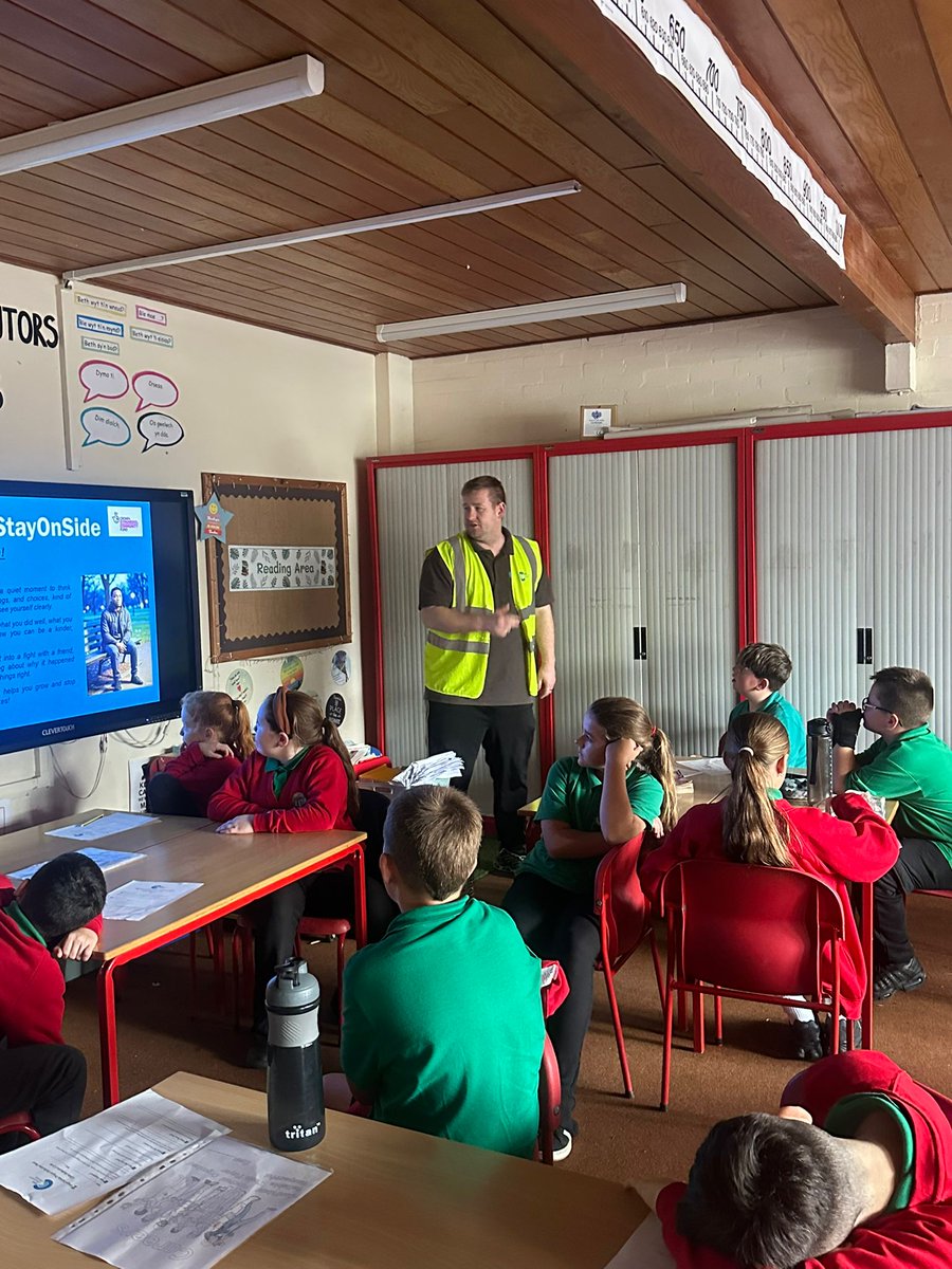 AndrewRuscoe's tweet image. Excellent afternoon at Ysgol Cefn Mawr for Week 5 of the #StayOnSide Project. Have a great Half term everyone 😀