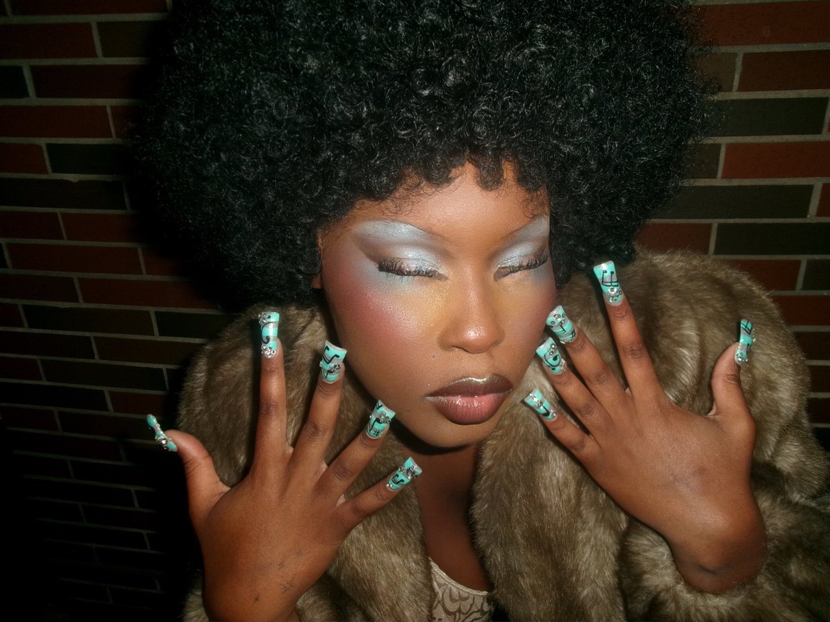 girlyaoicocaine's tweet photo. felt my grace jones oats downnnnn https://t.co/SxX7HekmTs