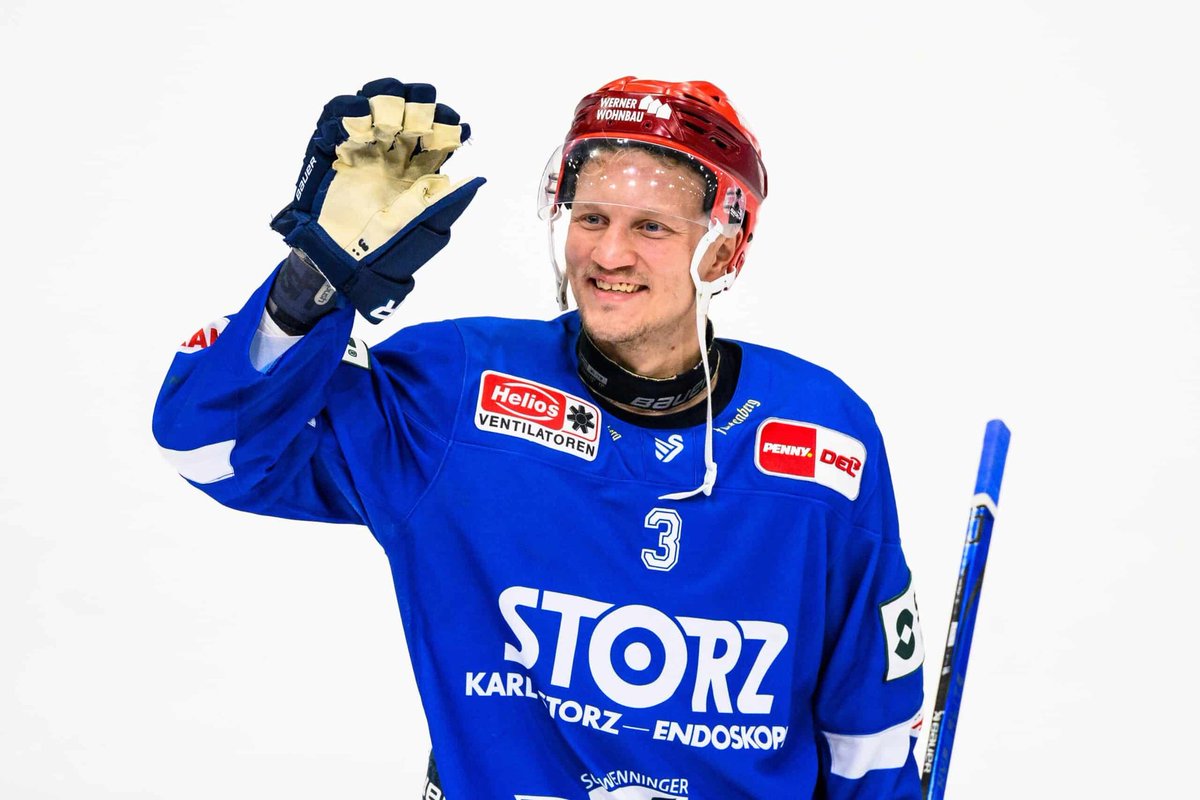 Amaterismus po Finsku. 🎪🇫🇮 Pamatujete na titulky médií ze srpna, kdy klub Kiekko-Vaanta představil🇫🇮 kontroverzní posilu s minulostí v KHL? Tak vše má bizarní vyvrcholení a pro klub nejhorší možné řešení. 👇🏼

Finský druholigový klub Kiekko-Vaanta představil v létě příchod Teemu