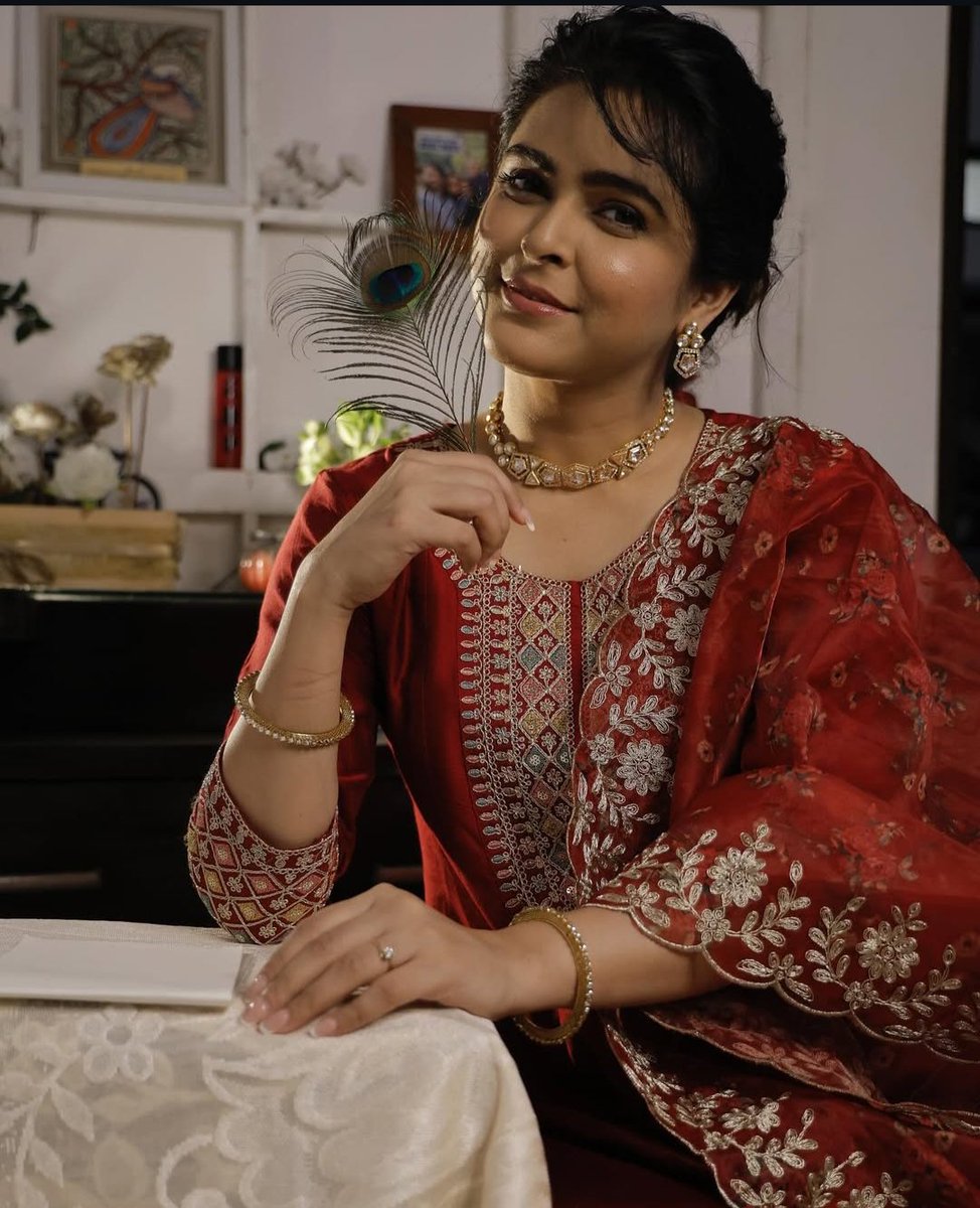 Happy Diwali <a href="/MadhurimaTuli19/">Madhurima Tuli</a> dee 🪔 God bless you 🙏🧿
#madhurimatuli #madhurians #proudmadhurians #madhurimatherealqueen