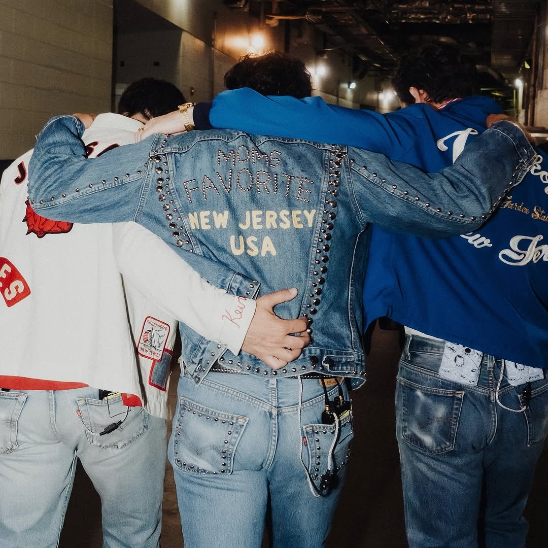 joejonasportal's tweet image. &quot;Durante meu divórcio esses caras estiveram do meu lado durante o momento mais difícil da minha vida adulta até o momento, passar por isso durante uma turnê foi ainda mais difícil sabe? E as pessoas elas pressupõem coisas rápido demais, passar por um divórcio é difícil para todo…