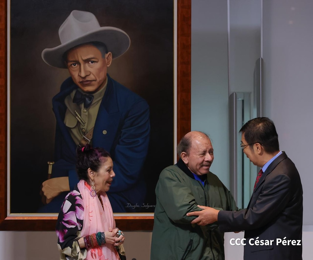 molotovdigital_'s tweet photo. El saludo y agradecimiento de los Copresidentes de #Nicaragua 🇳🇮 Comandante Daniel Ortega y Compañera Rosario Murillo al Embajador de la República Popular #China 🇳🇮🤝🇨🇳 Compañero Chen Xi por fortalecer los lazos de amistad y cooperación entre ambas naciones hermanas. https://t.co/l9kPJTXbng