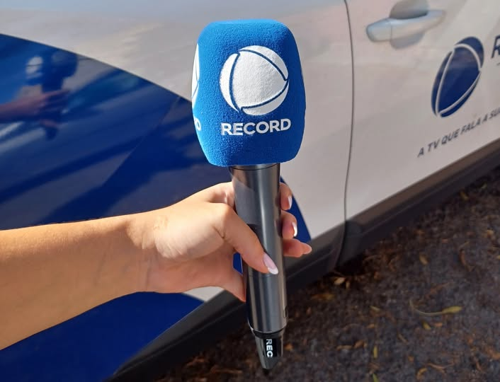 Está feito!
Na próxima sexta-feira, dia 24, no "Fala Portugal", o Telejornal da Record Europa, podem ver a reportagem que fizemos no meu sótão, no âmbito do Centenário das Palavras Cruzadas em Portugal.