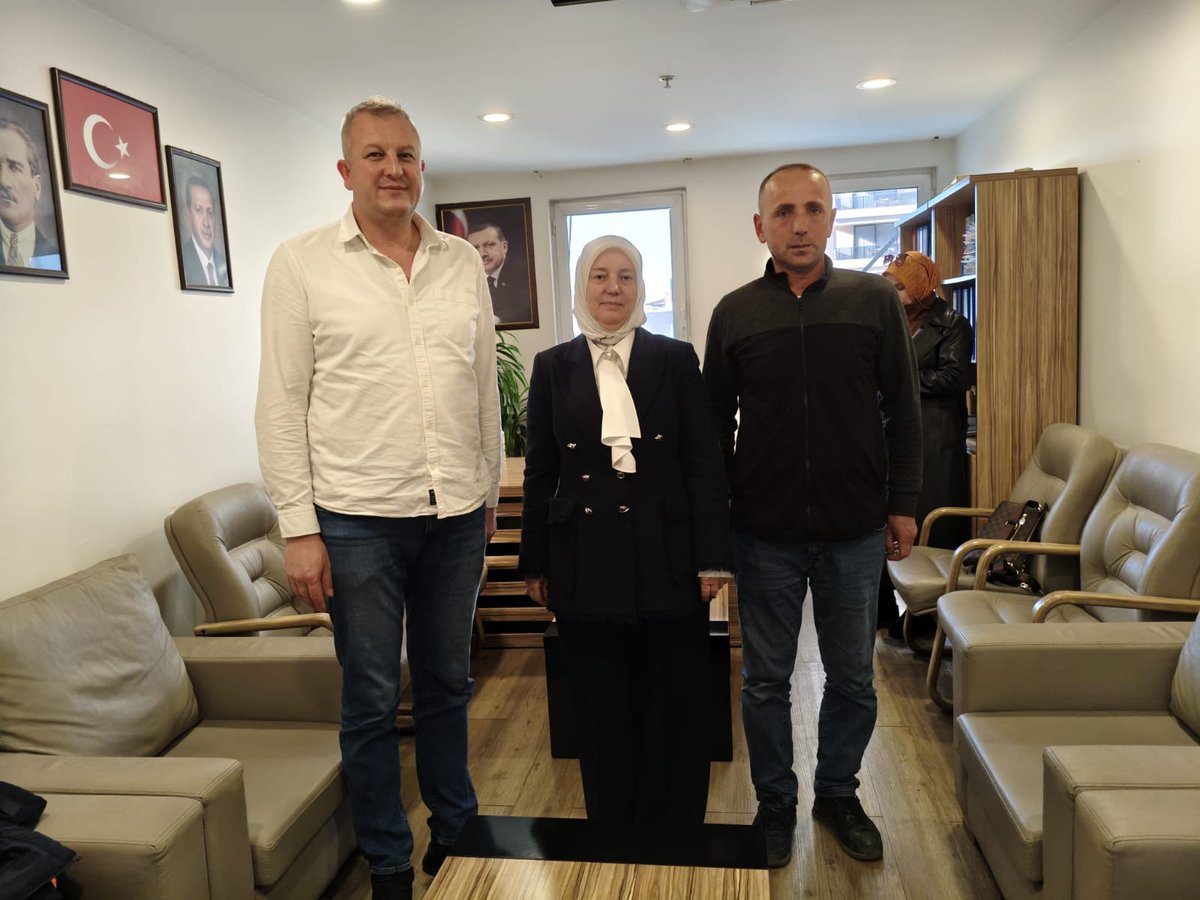 Bursa Staj Ve Çıraklık Mağ. Derneği (@bursastajder) on Twitter photo Bursa Derneği Yönetimi, AK Parti Bursa İl Binası'nda Milletvekili Sayın <a href="/Emine_Gozgec16/">Av. Emine Yavuz Gözgeç</a> 3308 Sayılı Mesleki Eğitim kapsamında Staj ve Çıraklık dönemlerinde çalışan binlerce kişinin yaşadığı sigorta mağduriyetini detaylıca anlattı.‼️
#StajÇıraklıkSigortasıSadeceTürkiyedeYarım Bursa Derneği Yönetimi, AK Parti Bursa İl Binası'nda Milletvekili Sayın <a href="/Emine_Gozgec16/">Av. Emine Yavuz Gözgeç</a> 3308 Sayılı Mesleki Eğitim kapsamında Staj ve Çıraklık dönemlerinde çalışan binlerce kişinin yaşadığı sigorta mağduriyetini detaylıca anlattı.‼️
#StajÇıraklıkSigortasıSadeceTürkiyedeYarım