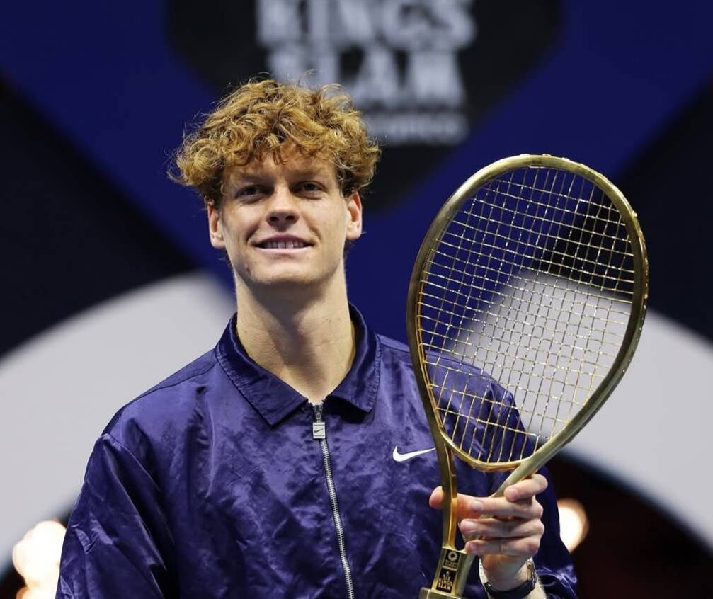 fantasyteamit's tweet photo. Jannik #Sinner rinuncia alle #FinalEight di #CoppaDavis. Ad annunciarlo il commissario tecnico Filippo #Volandri e il presidente federale Angelo Binaghi. Il 24enne numero 2 del ranking ATP, protagonista delle vittorie nel 2023 e nel 2024, ha deciso di non dare la propria disponibilitร alla difesa del doppio titolo per via del tour de force in programma fra ottobre e novembre e che lo vedrร impegnato all'ATP 500 di #Vienna, al Masters 1000 di #ParigiBercy e alle ATP Finals in programma a Torino. Questa la squadra italiana che si giocherร la #DavisCup: Lorenzo #Musetti, Matteo #Berrettini, Flavio #Cobolli, Simone #Bolelli e Andreaย #Vavassori.
@mirkonicolino