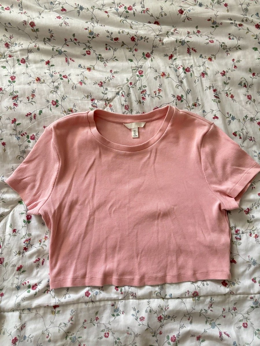 jelllybeari's tweet photo. ปล่อยต่อเสื้อของ H&amp;M สีชมพูหวานๆน่ารัก🎀🤍 ไซส์ L-XL

ราคา 70 บาท
ค่าส่งเหมา 30฿ นัดรับได้แถวสนามบิน มช

#ทีมมช #ทีมมพ #ทีมมข #ส่งต่อเสื้อผ้ามือสอง #เสื้อผ้ามือสอง #เสื้อผ้าราคาถูก #เสื้อผ้ามือ2 #ส่งต่อ #ตลาดนัดเสื้อผ้า https://t.co/KEFQL1Mbb2