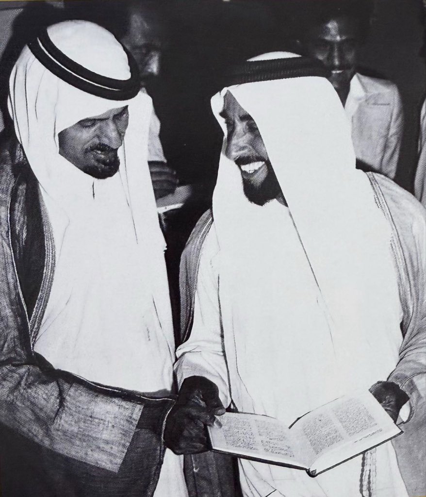 اللَّهم أرحم بـانـي الـدار 
وأسـكنه الفردوس الأعـلى
#زايد_بن_سلطان_آل_نهيان