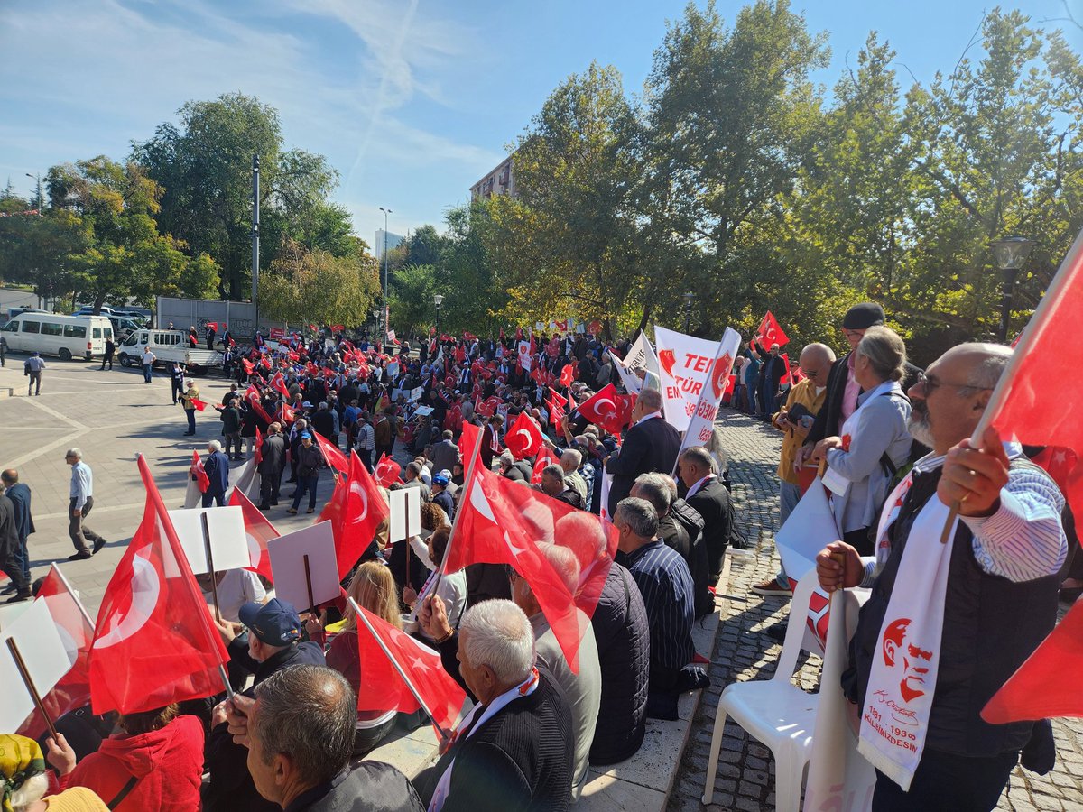 AslanKral1968's tweet photo. Bizlerin sesini duyurduğunuz için Assubaylar adına bir kez daha teşekkürler @cuneytozdemir hayırlı evlat böyle olur işte. https://t.co/h2FqkjYsKK