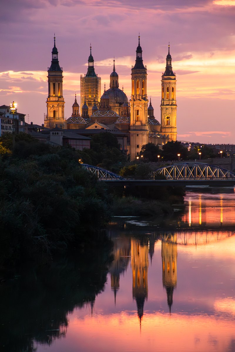 DStyleZgz's tweet photo. rt si es el atardecer mas bonito de toda España y está en Zaragoza https://t.co/aazKq2sG8B