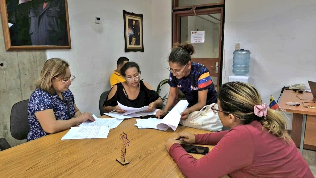 📍 Desde la Secretaría del CLPP; cumpliendo con el cronograma de recepción de carpetas; hoy lunes en la fecha límite para la entrega de proyectos productivos propuestos por comuna y circuitos comunales, en la planificación del presupuesto participativo 2026

#VenezuelaTierraDeFe