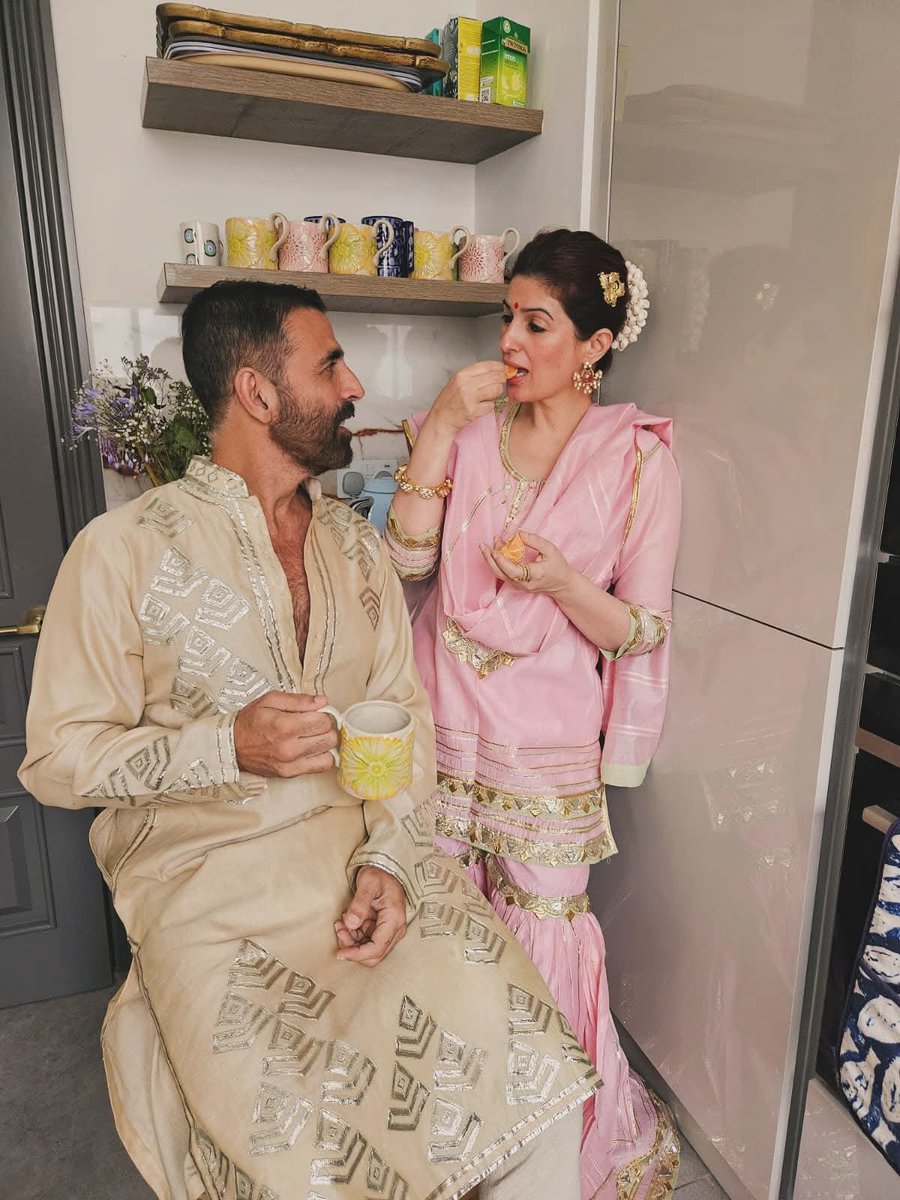SinghRowdysingh's tweet image. Happy Diwali 🎇🪔 #HappyDiwali
@mrsfunnybones jii shares Diwali photos with @akshaykumar sir jii
Outstanding photos
