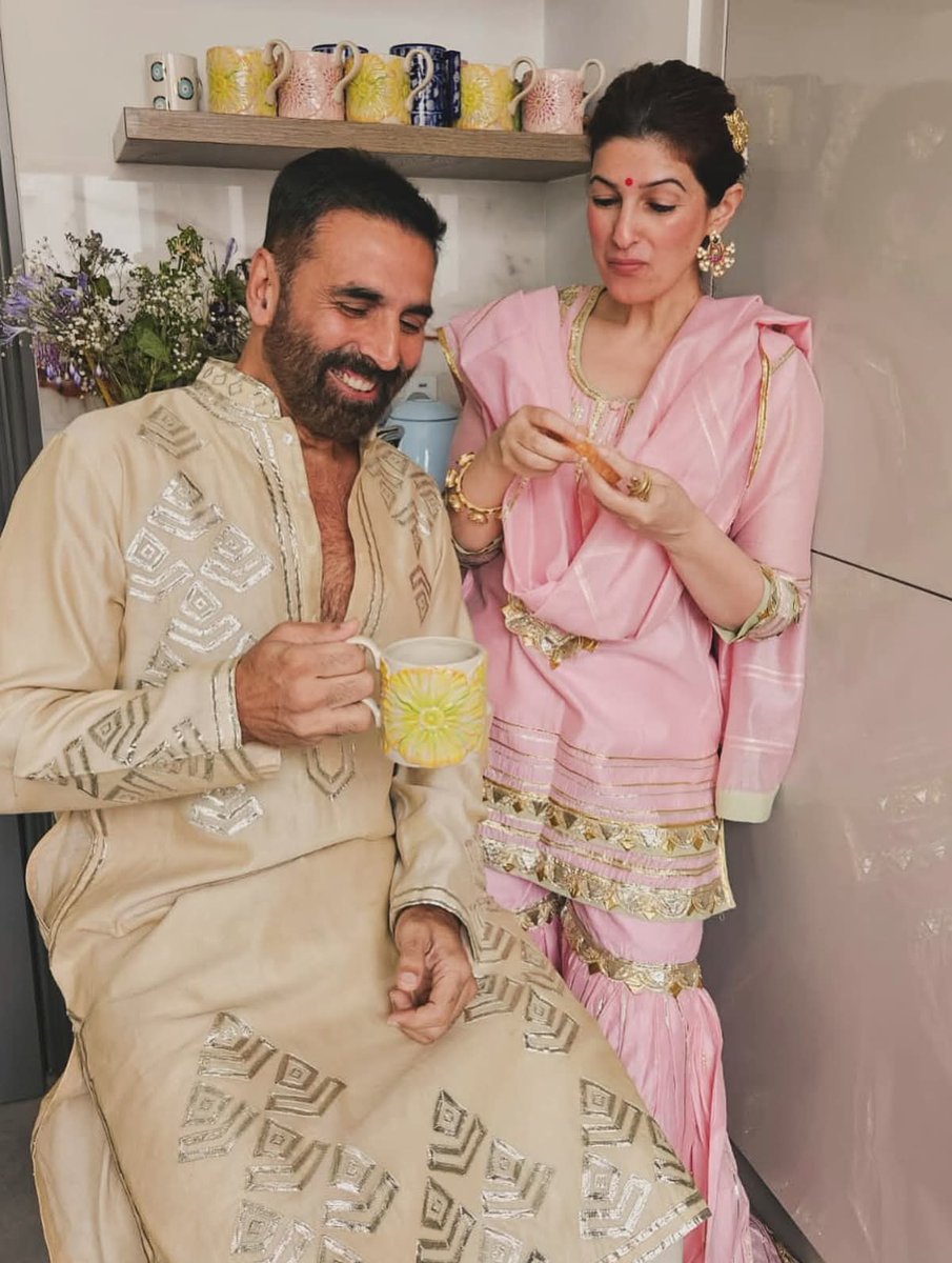SinghRowdysingh's tweet image. Happy Diwali 🎇🪔 #HappyDiwali
@mrsfunnybones jii shares Diwali photos with @akshaykumar sir jii
Outstanding photos