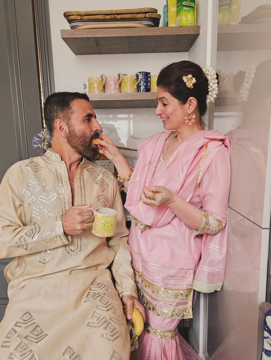 SinghRowdysingh's tweet image. Happy Diwali 🎇🪔 #HappyDiwali
@mrsfunnybones jii shares Diwali photos with @akshaykumar sir jii
Outstanding photos
