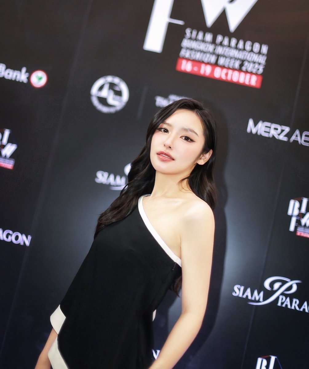คนสวยขามากกกก 

LK OUR ANGEL 20
#lookkaewkamollak
#SiamParagonBIFW2025xLookkaew
#AsavaBIFW25