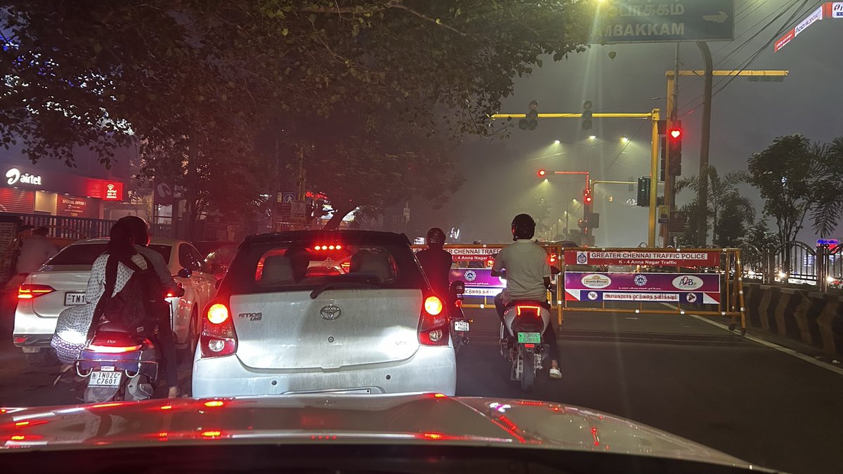 nikhldavid's tweet photo. @ChennaiTraffic , just curious. Are those barricades at Anna Nagar Ayyappa Temple signal meant to control traffic or create it?

We’re always stuck in a jam there, and sure, it makes sense after 10 PM when the signals are turned off but why during peak hours like 7:45 PM? https://t.co/Fd3m2tLI3i