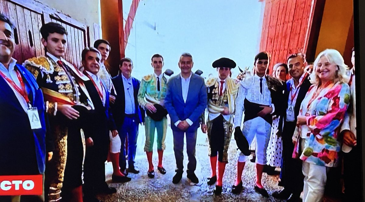 Ante el escándalo del cribado de cáncer de mama en Andalucía, el consejero de sanidad andaluza de Moreno Bonilla convoca con urgencia una reunión con los más prestigiosos radiólogos.