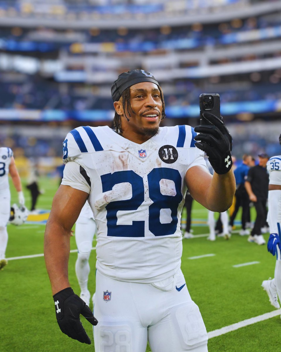 #Colts RB Jonathan Taylor has scored 3 TDs in a game in 3 of his last 5 games:

• Week 3: 118 yards, 3 TDs
• Week 5: 86 yards, 3 TDs
• Week 7: 132 yards, 3 TDs